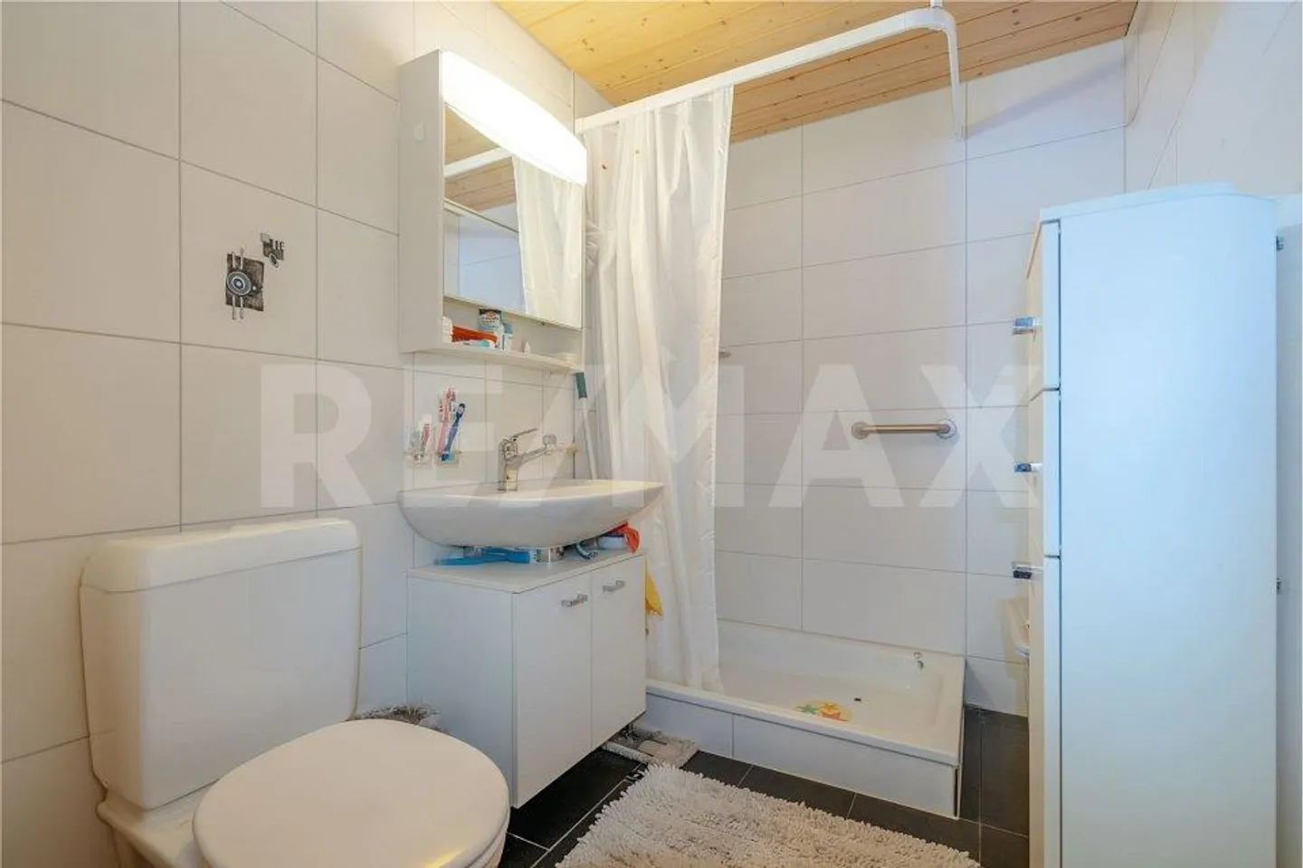 Attractive 3.5-room ground-floor apartment with garden terrace in Wilderswil - Photo 7 of 13