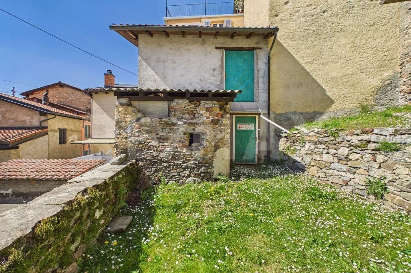 Scheune mit Wohnpotential, die mit renoviertem Haus verbunden werden kann - Foto 1 von 13