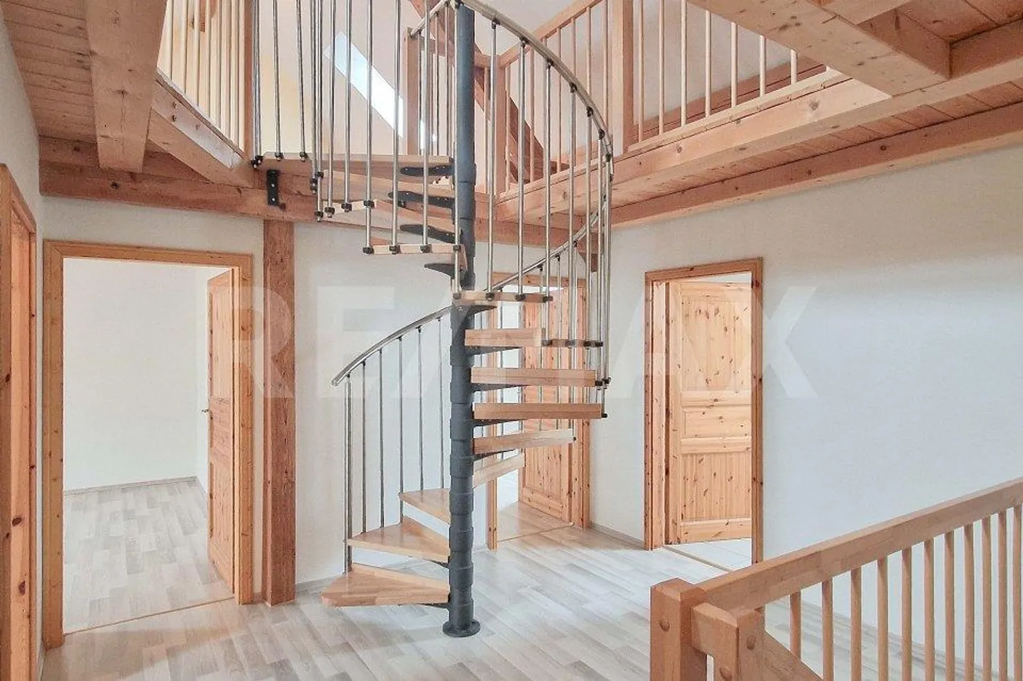 Plenty of Space - Living in 160 m² - Large 4.5 Room Single Family House - Photo 8 of 12