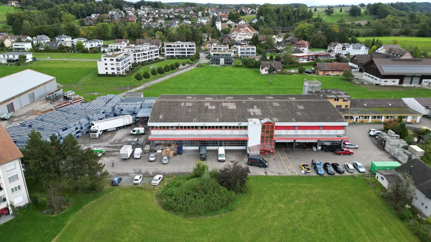 Commercial space from 343 m² to 1,700 m² - Photo 3 of 14