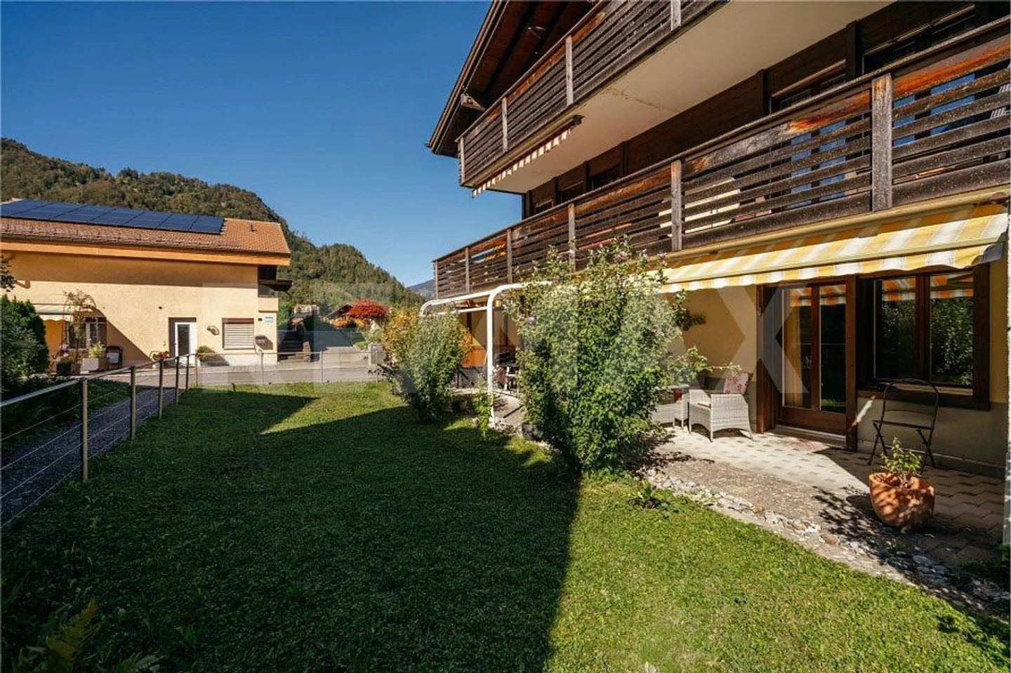 Attractive 3.5-room ground-floor apartment with garden terrace in Wilderswil - Photo 9 of 13