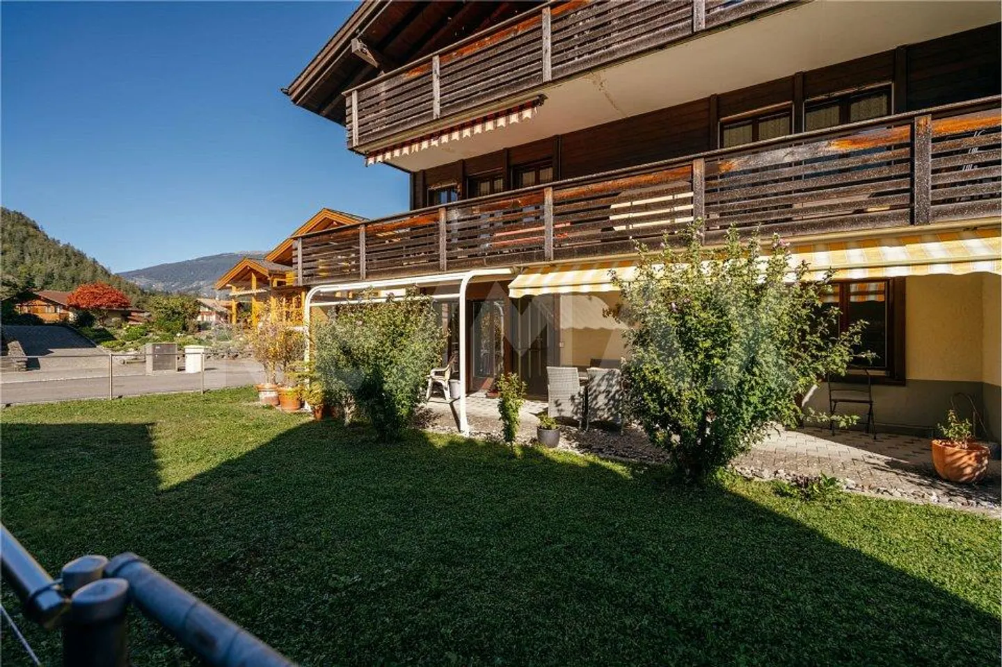 Attractive 3.5-room ground-floor apartment with garden terrace in Wilderswil - Photo 11 of 13