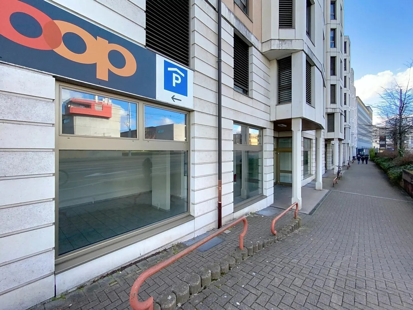 Schöne geräumige Arkade in der Nähe der Nationen - Foto 2 von 13