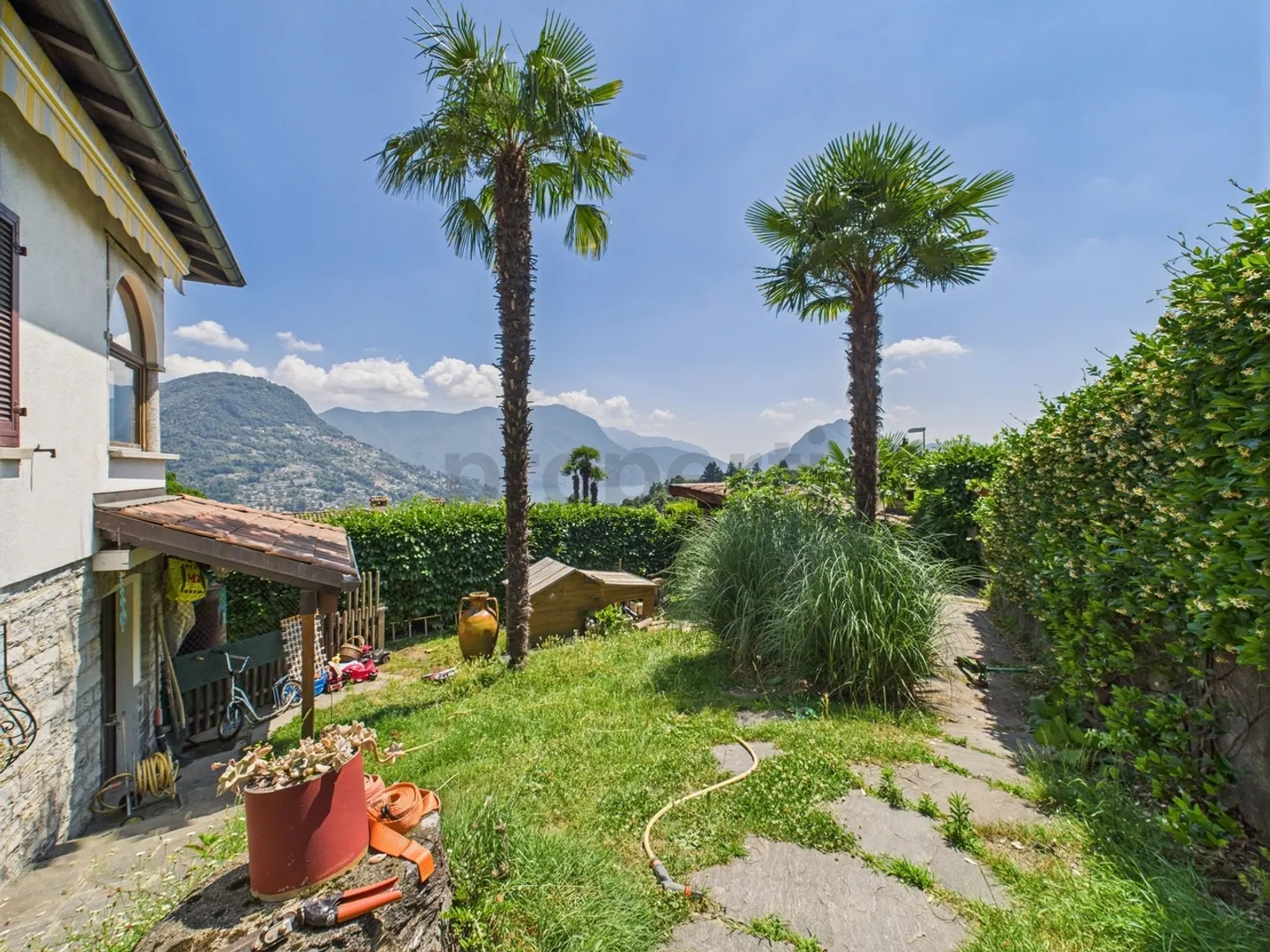 Single-family villa with breathtaking views of Lake Lugano - Photo 4 of 11