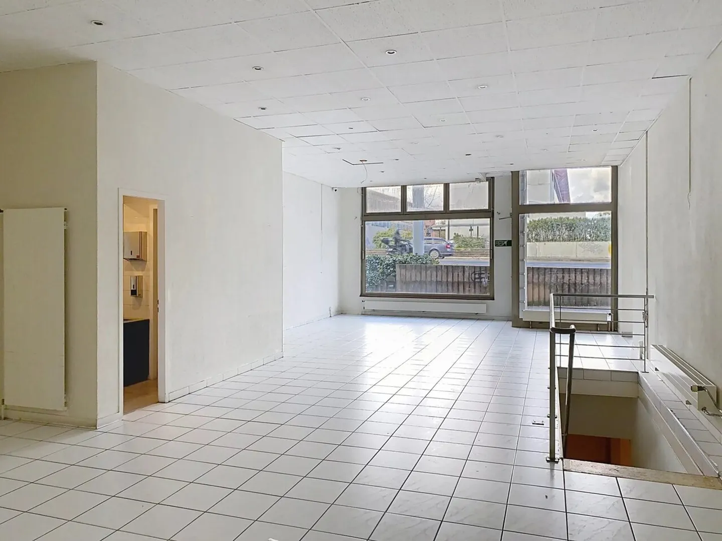 Schöne geräumige Arkade in der Nähe der Nationen - Foto 8 von 13