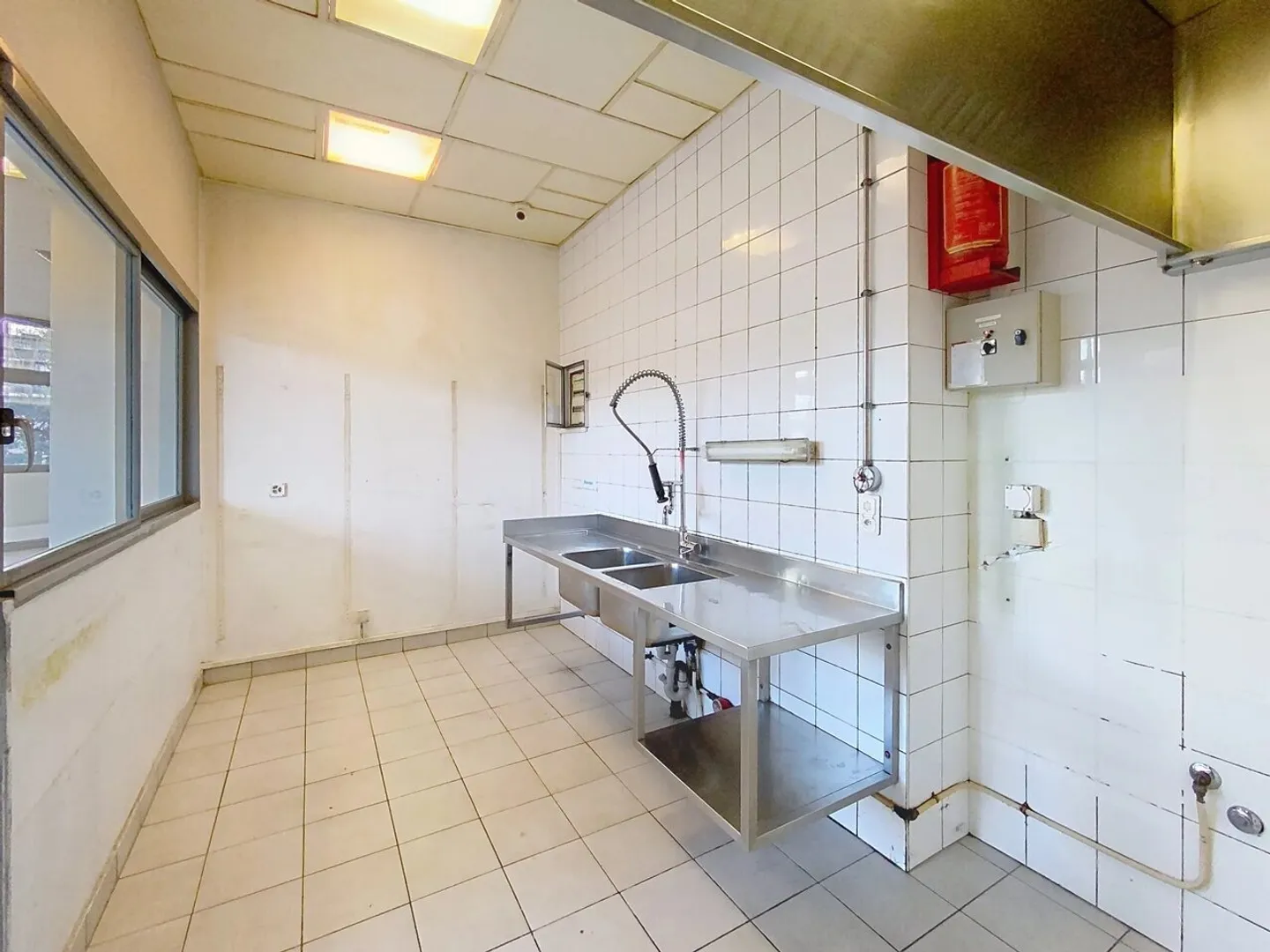 Schöne geräumige Arkade in der Nähe der Nationen - Foto 9 von 13