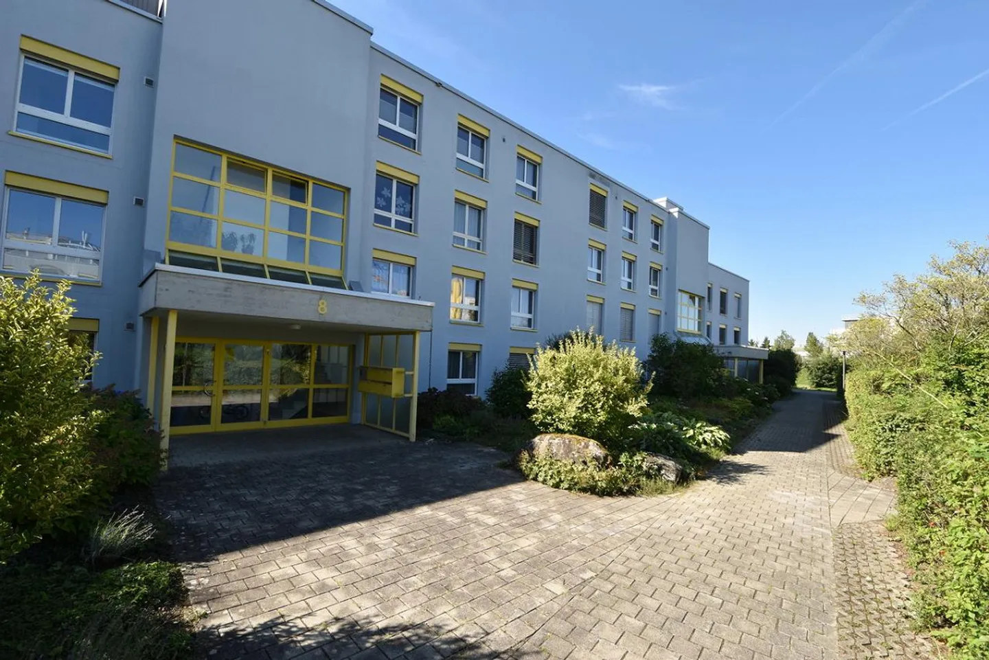 Idylle trifft Komfort: 3½-Zimmer-Wohnung im 1. Obergeschoss - Foto 2 von 10