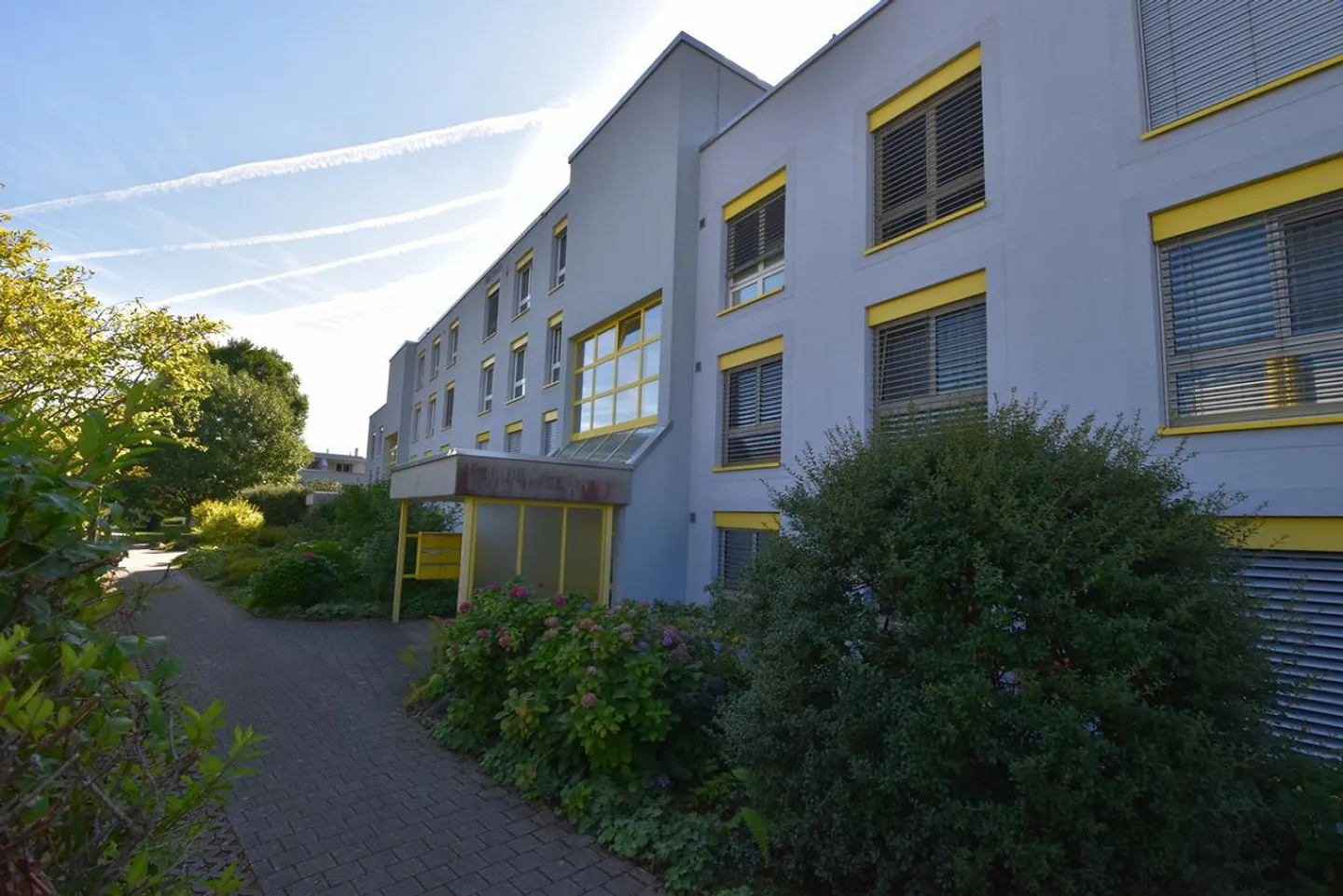 Idylle trifft Komfort: 3½-Zimmer-Wohnung im 1. Obergeschoss - Foto 4 von 10