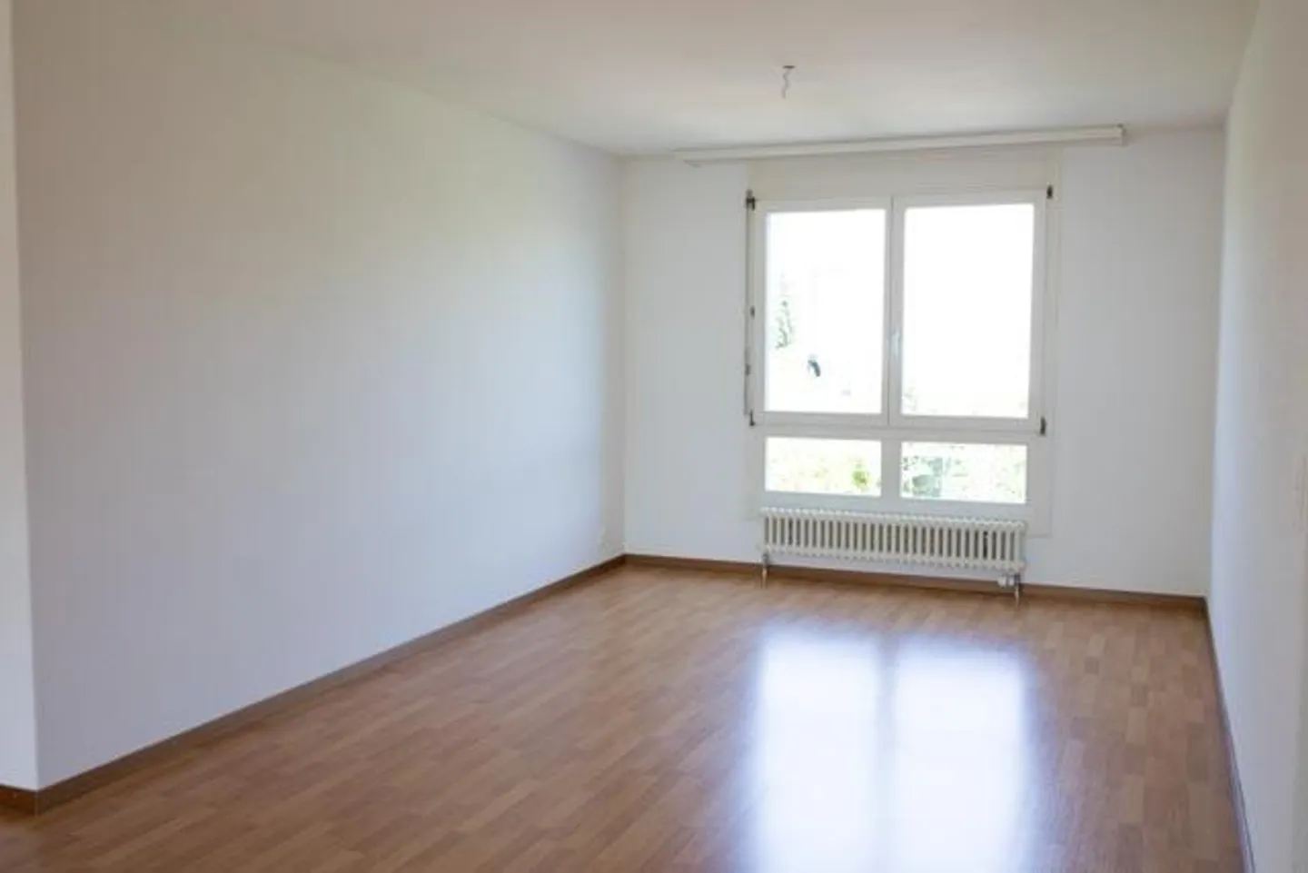 Idylle trifft Komfort: 3½-Zimmer-Wohnung im 1. Obergeschoss - Foto 6 von 10