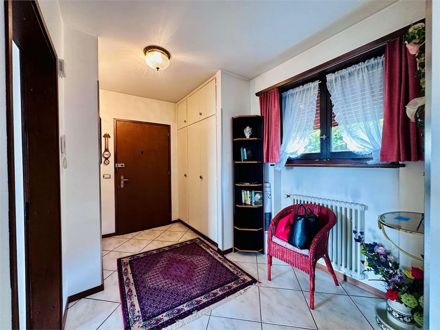 LOPAGNO - spacious 2.5 rooms with terrace overlooking the lake and swimming pool - Photo 2 of 13