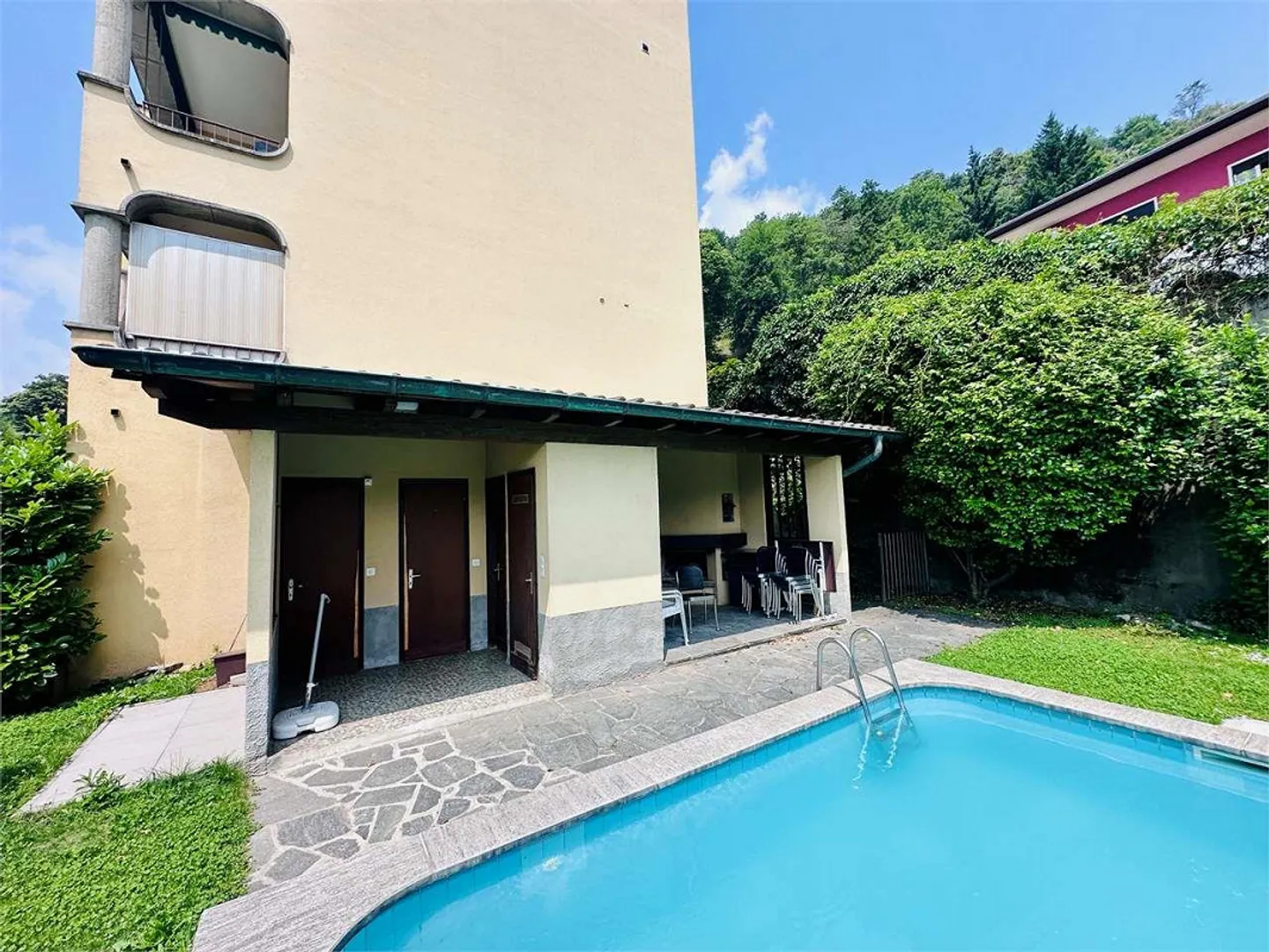 LOPAGNO - spacious 2.5 rooms with terrace overlooking the lake and swimming pool - Photo 12 of 13