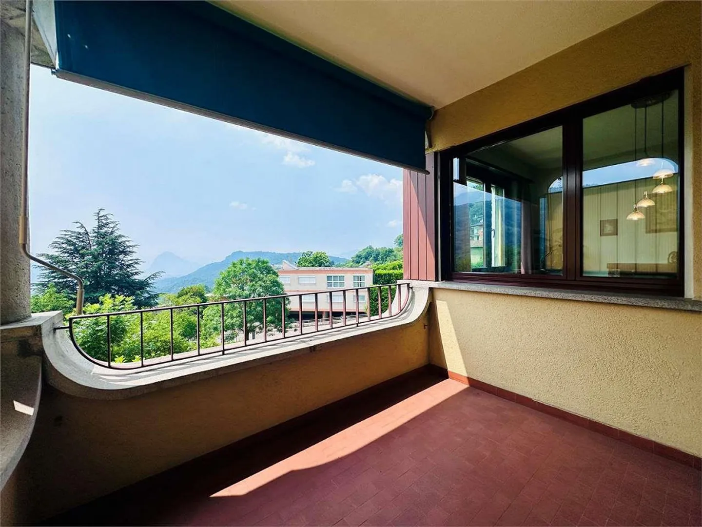 LOPAGNO - spacious 2.5 rooms with terrace overlooking the lake and swimming pool - Photo 7 of 13