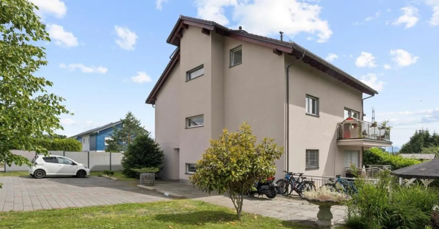 RARE 4.5P WITH 30M² TERRACE ON THE HEIGHTS OF LAUSANNE - Photo 1 of 13