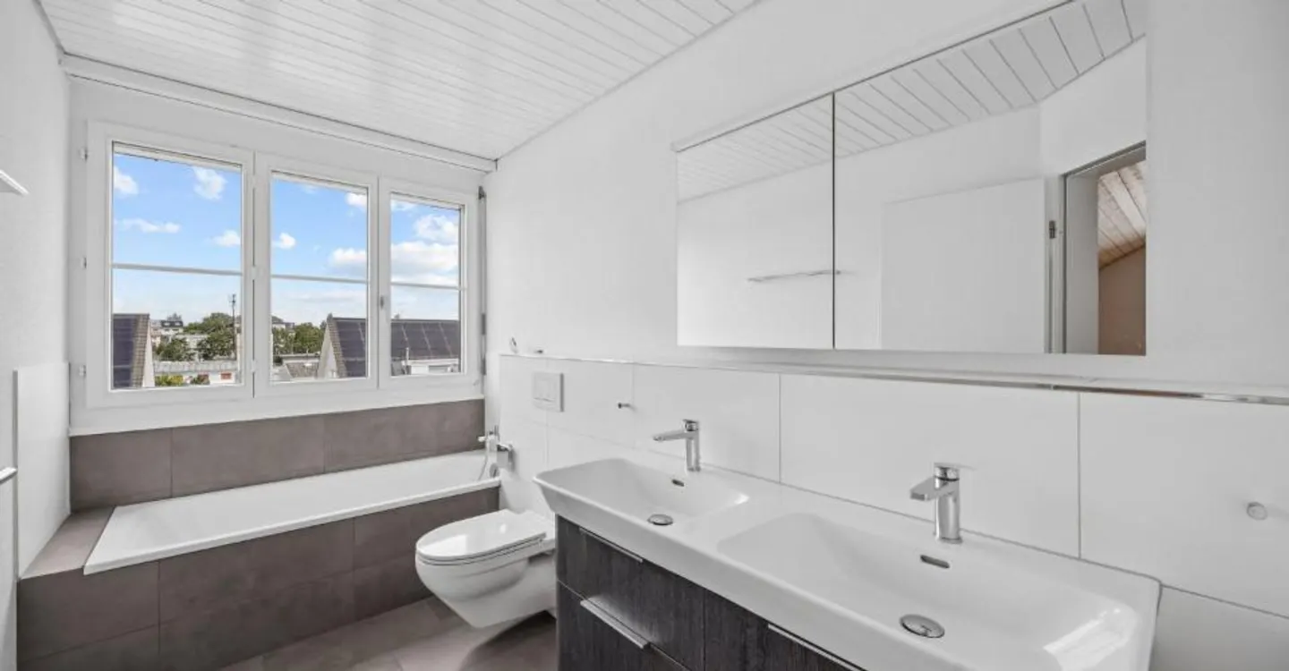 Appartement sous les combles spacieux - Première location après rénovation - Photo 2 sur 7