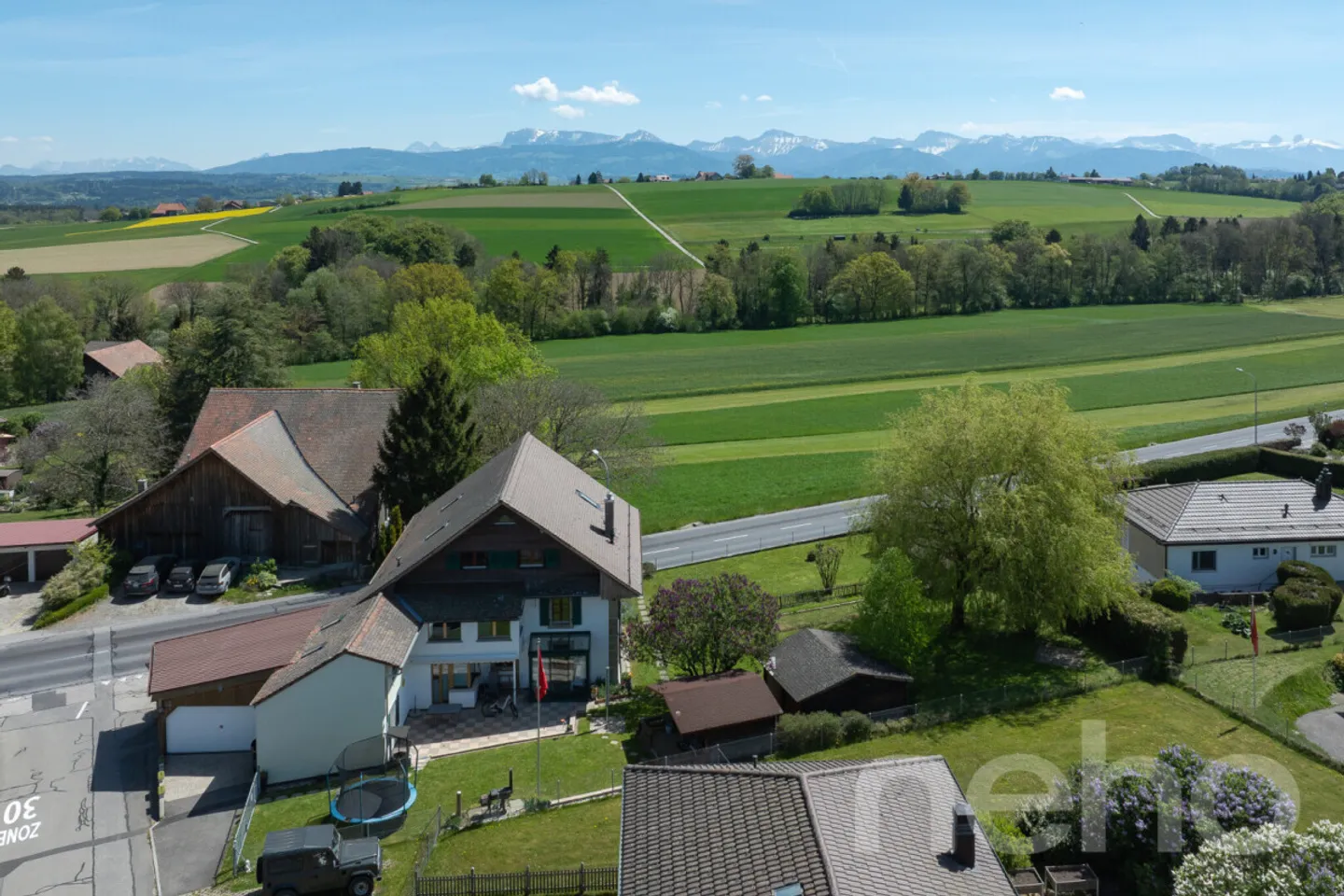 Authenticity, charm: duplex with private garden 20 minutes from Lausanne - Photo 2 of 12