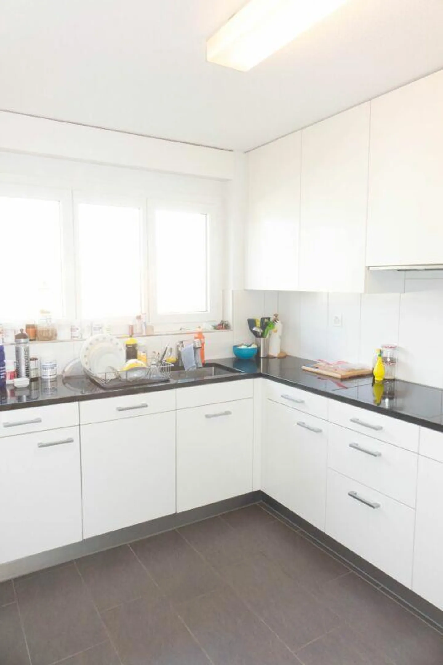 Bright, spacious apartment with sunny balcony - Photo 2 of 8