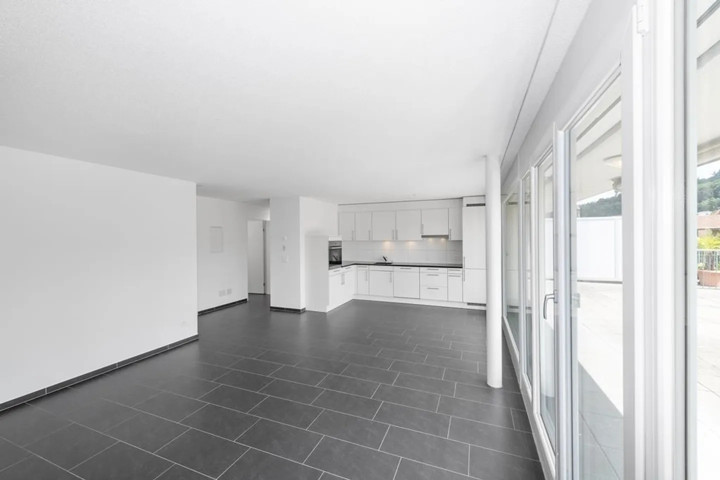 Moderne Attika Wohnung zu vermieten - Foto 3 von 8
