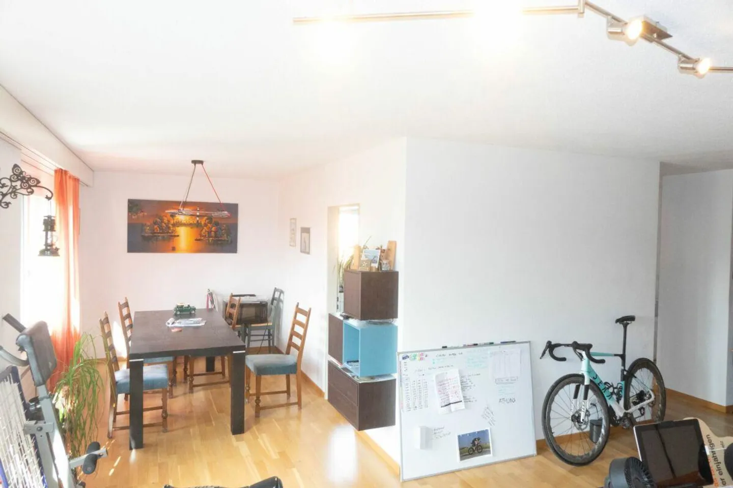 Bright, spacious apartment with sunny balcony - Photo 5 of 8