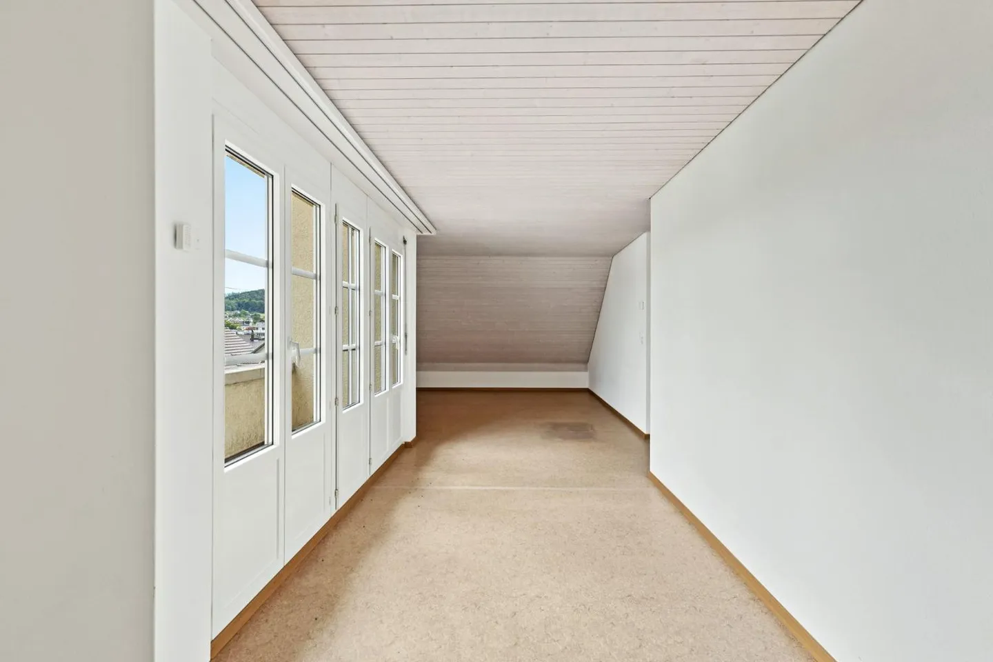 Spacious Apartment in Seen - Photo 2 of 10