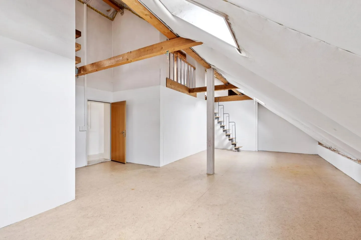 Spacious Apartment in Seen - Photo 3 of 10