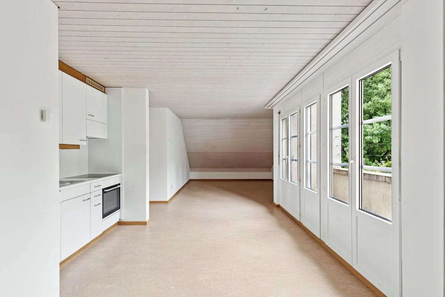 Spacious Apartment in Seen - Photo 5 of 10