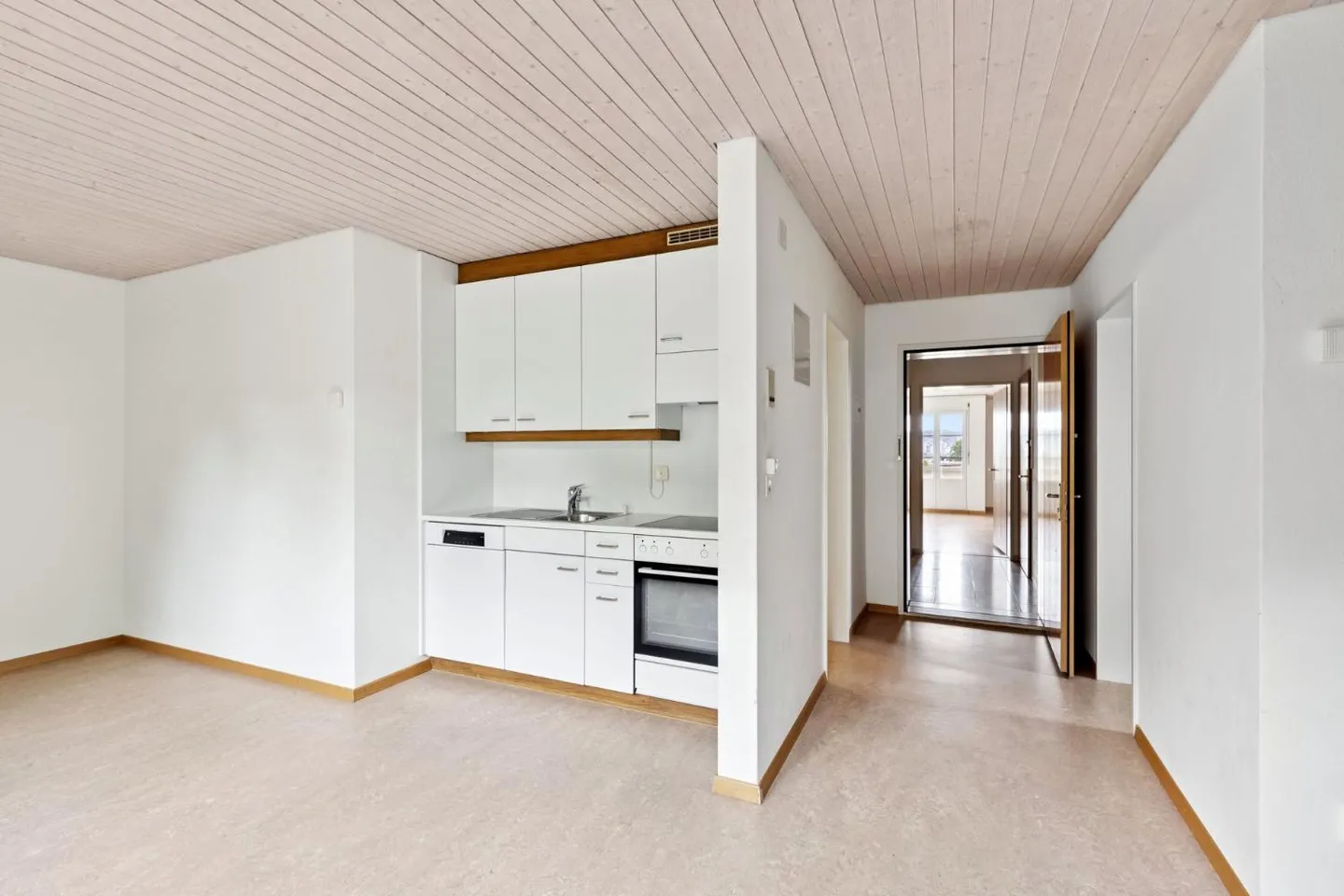 Spacious Apartment in Seen - Photo 6 of 10