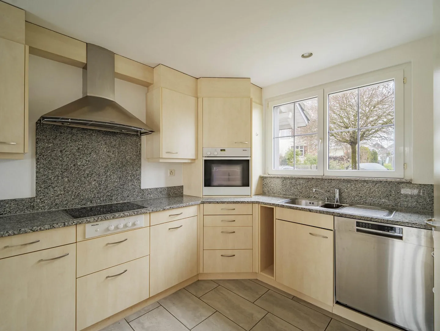 Doppelhaus-Ensemble mit Weitsicht und Bebauungspotenzial - Foto 3 von 6