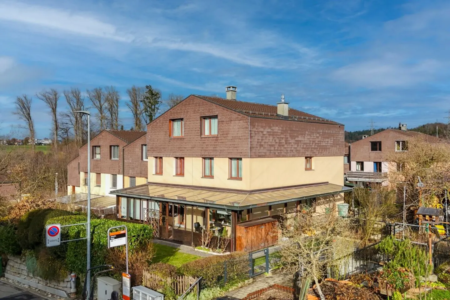 Row house for sale - Photo 1 of 34