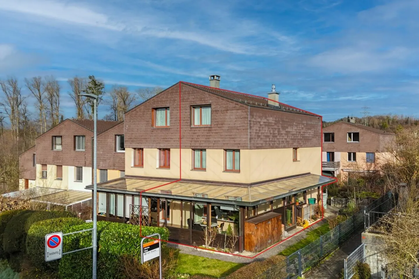 Row house for sale - Photo 2 of 34