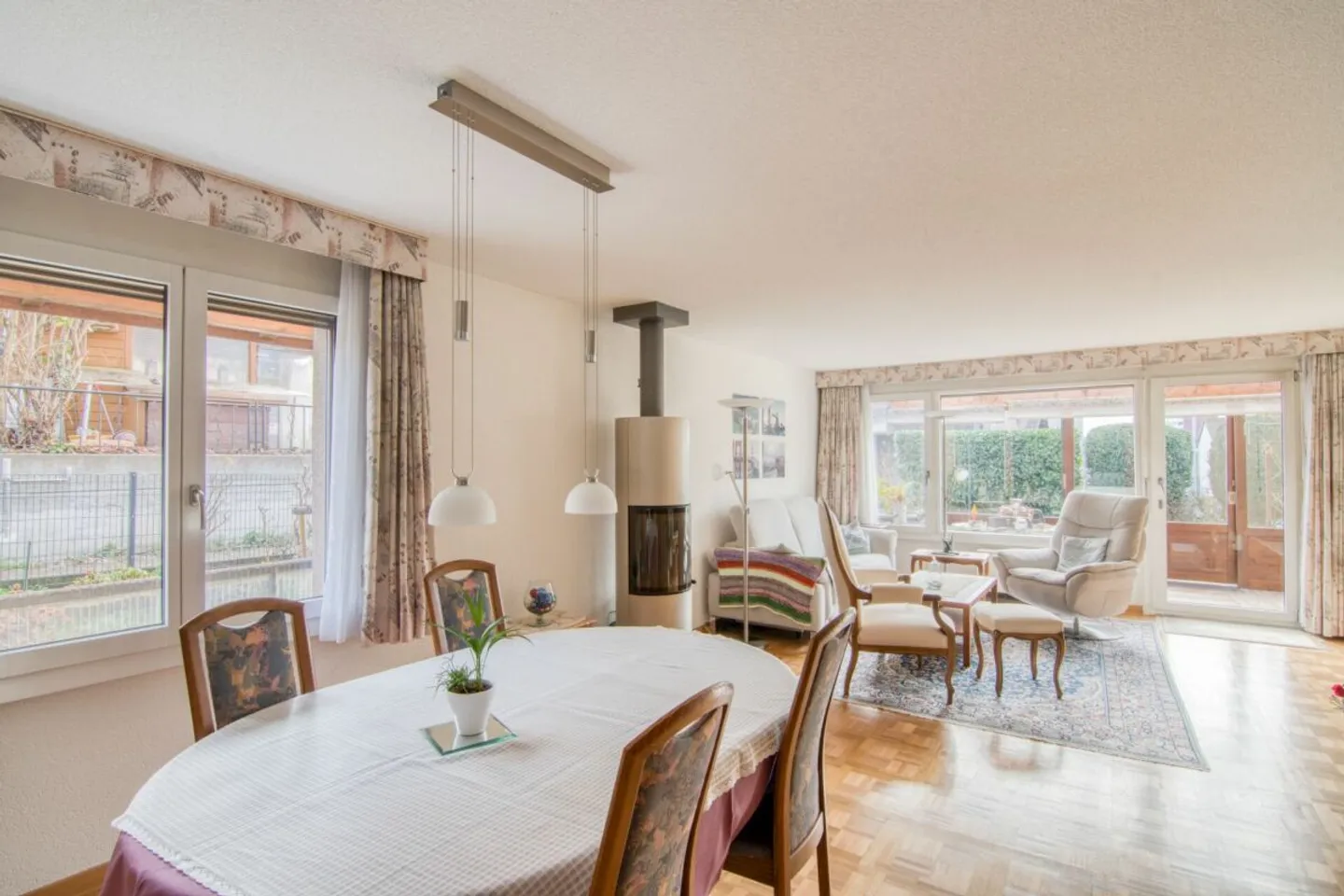 Row house for sale - Photo 3 of 34