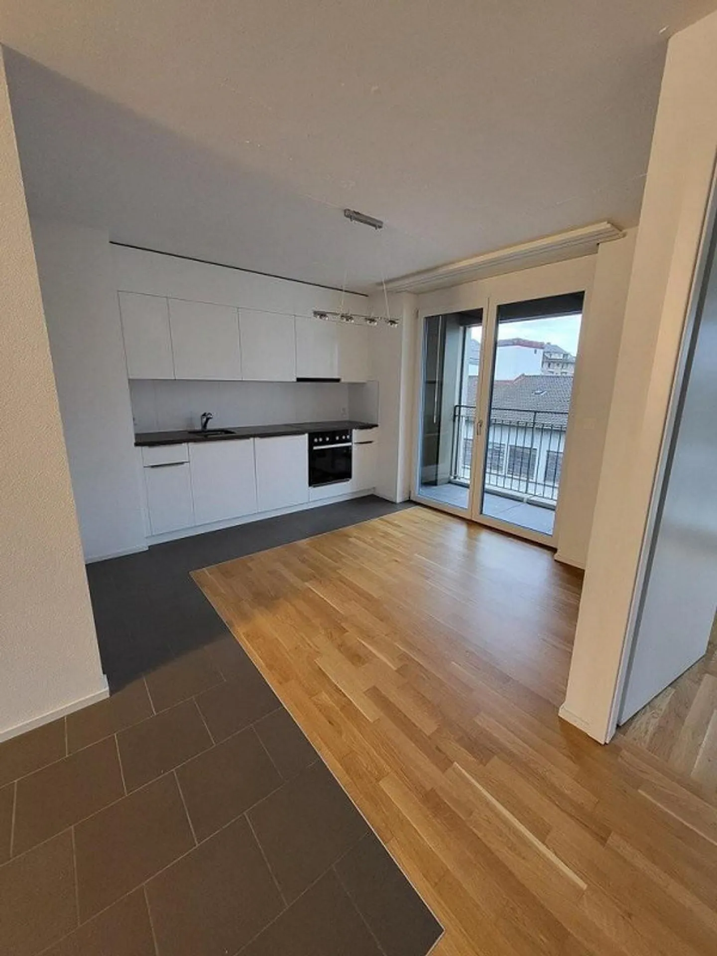 Appartement idéalement situé proche de la gare CFF de Fribourg ! - Foto 4 di 6