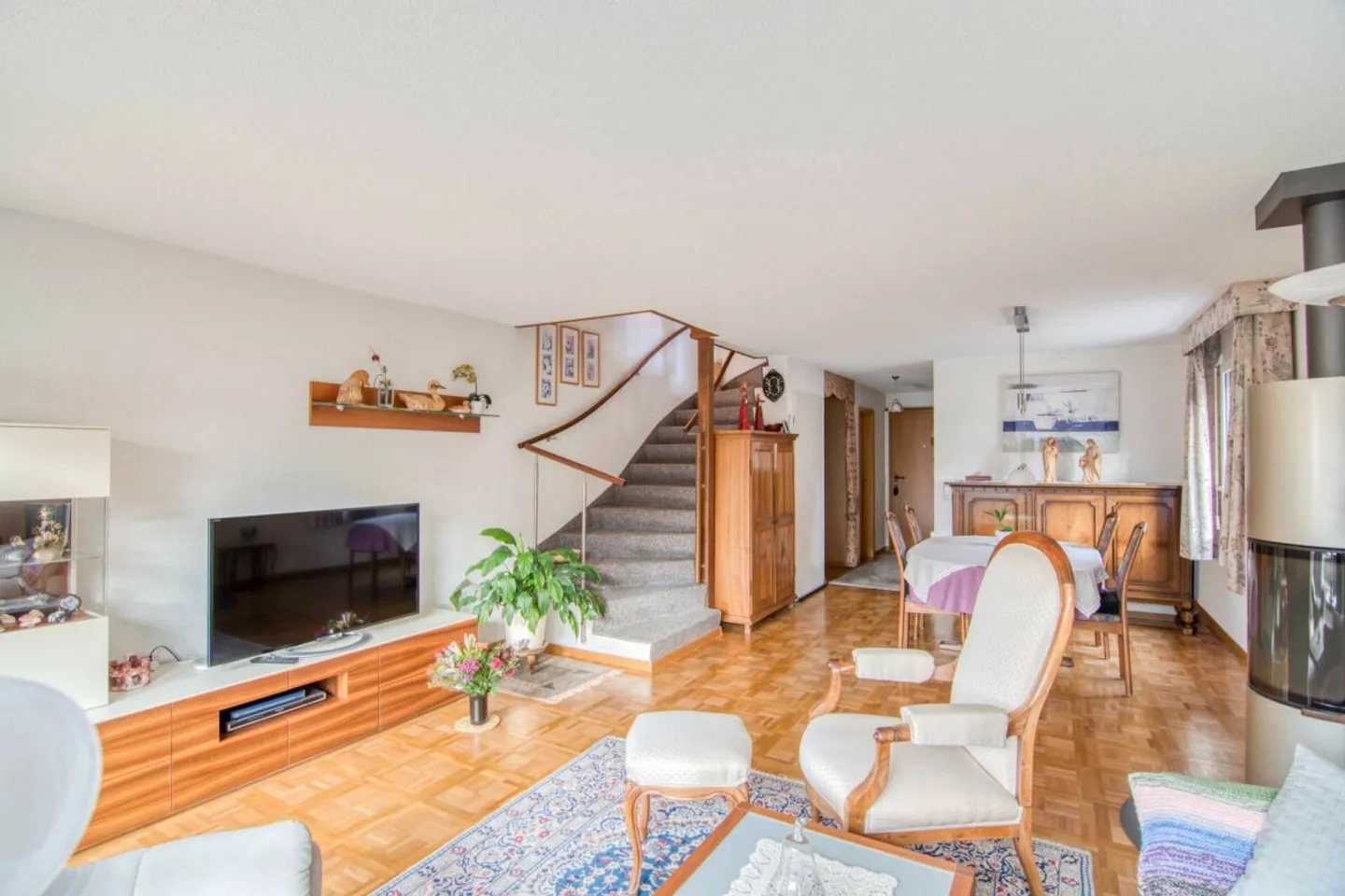 Row house for sale - Photo 8 of 34