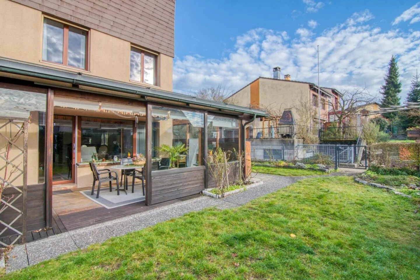 Row house for sale - Photo 26 of 34