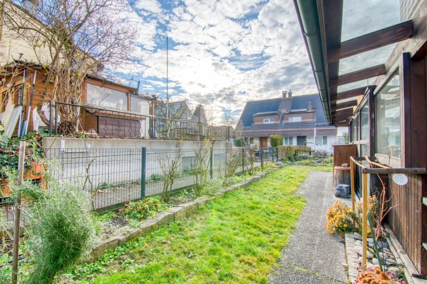 Row house for sale - Photo 28 of 34