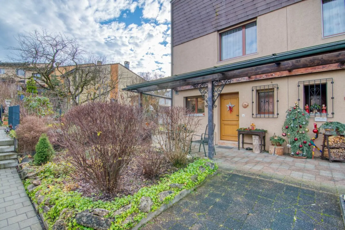 Row house for sale - Photo 29 of 34