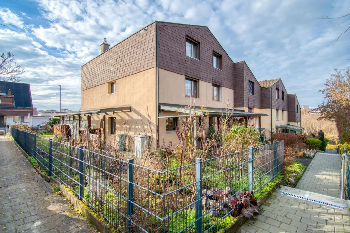 Row house for sale - Photo 32 of 34