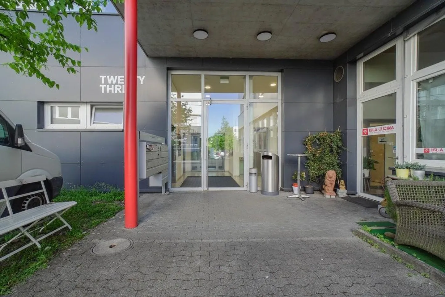 Compact Office in Dättwil - Central, Ready to Move In - Photo 3 of 8