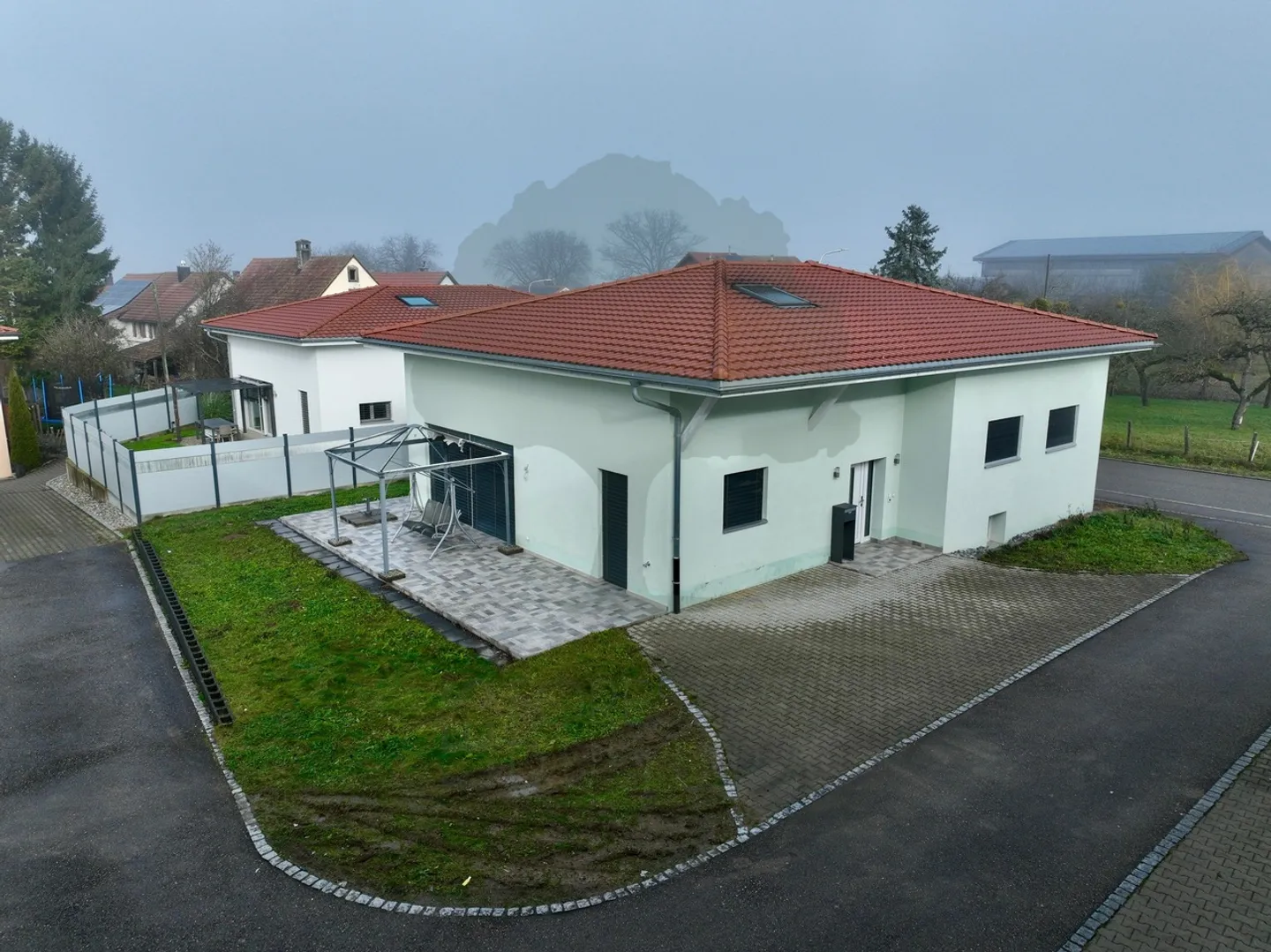 Spacieuse maison familiale de 10,5 pièces situés à Cornol - Foto 2 di 30