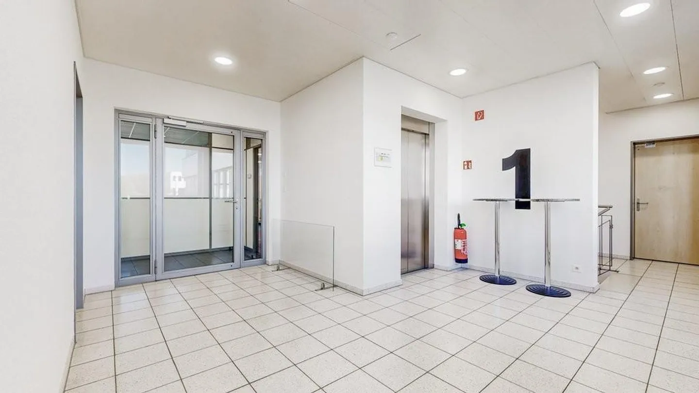 Compact Office in Dättwil - Central, Ready to Move In - Photo 4 of 8