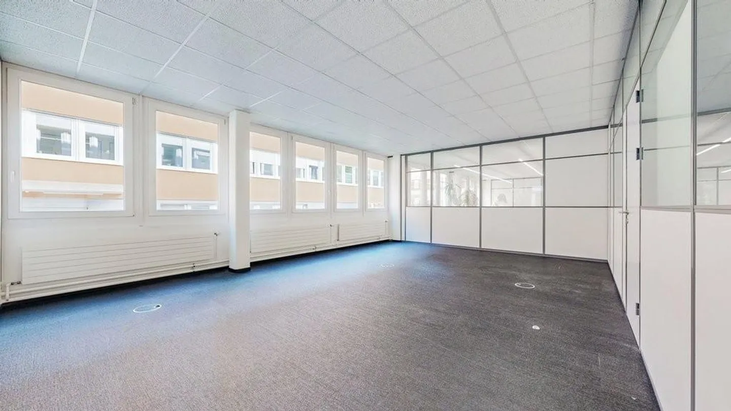 Compact Office in Dättwil - Central, Ready to Move In - Photo 8 of 8