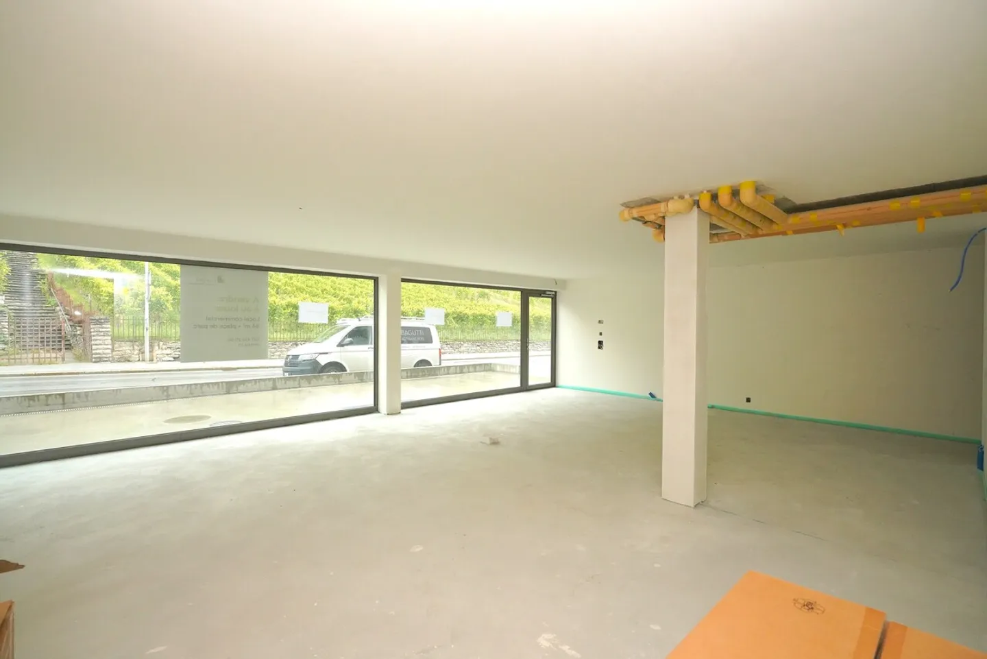 SPAZIO COMMERCIALE GREZZO A SIERRE - Foto 1 di 7