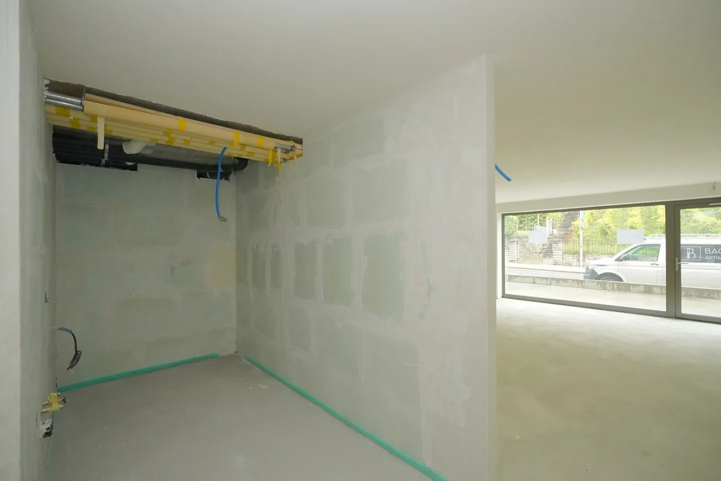 SPAZIO COMMERCIALE GREZZO A SIERRE - Foto 3 di 7