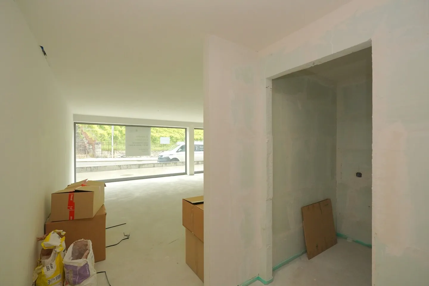 SPAZIO COMMERCIALE GREZZO A SIERRE - Foto 4 di 7