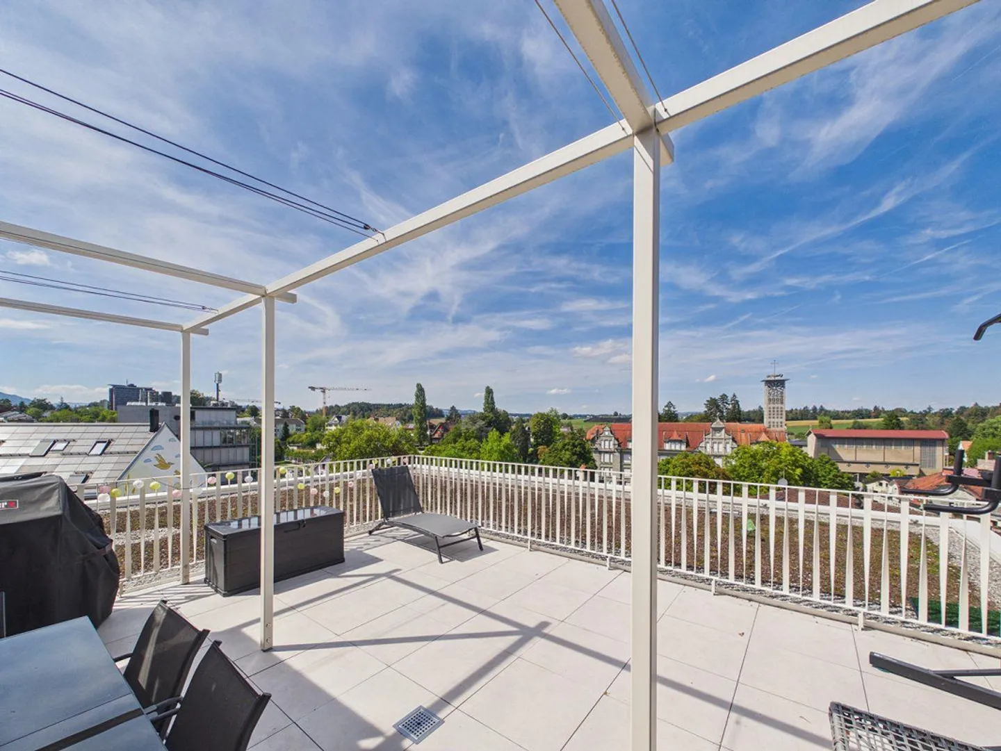 Lichtdurchflutete 3.5 Zimmer Penthousewohnung mit riesiger Terrasse... - Photo 2 of 15