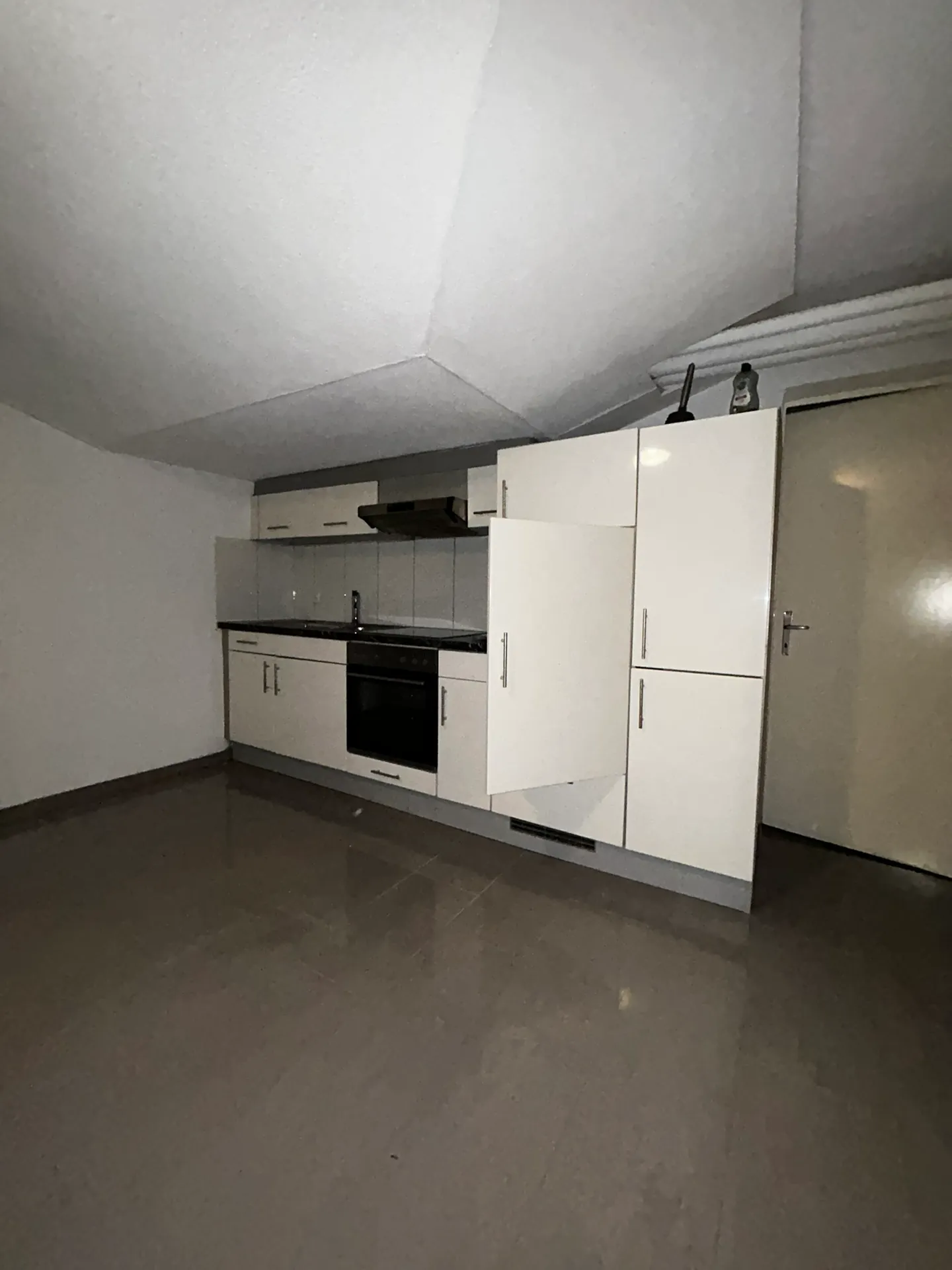 Apartment for rent - Photo 2 of 3