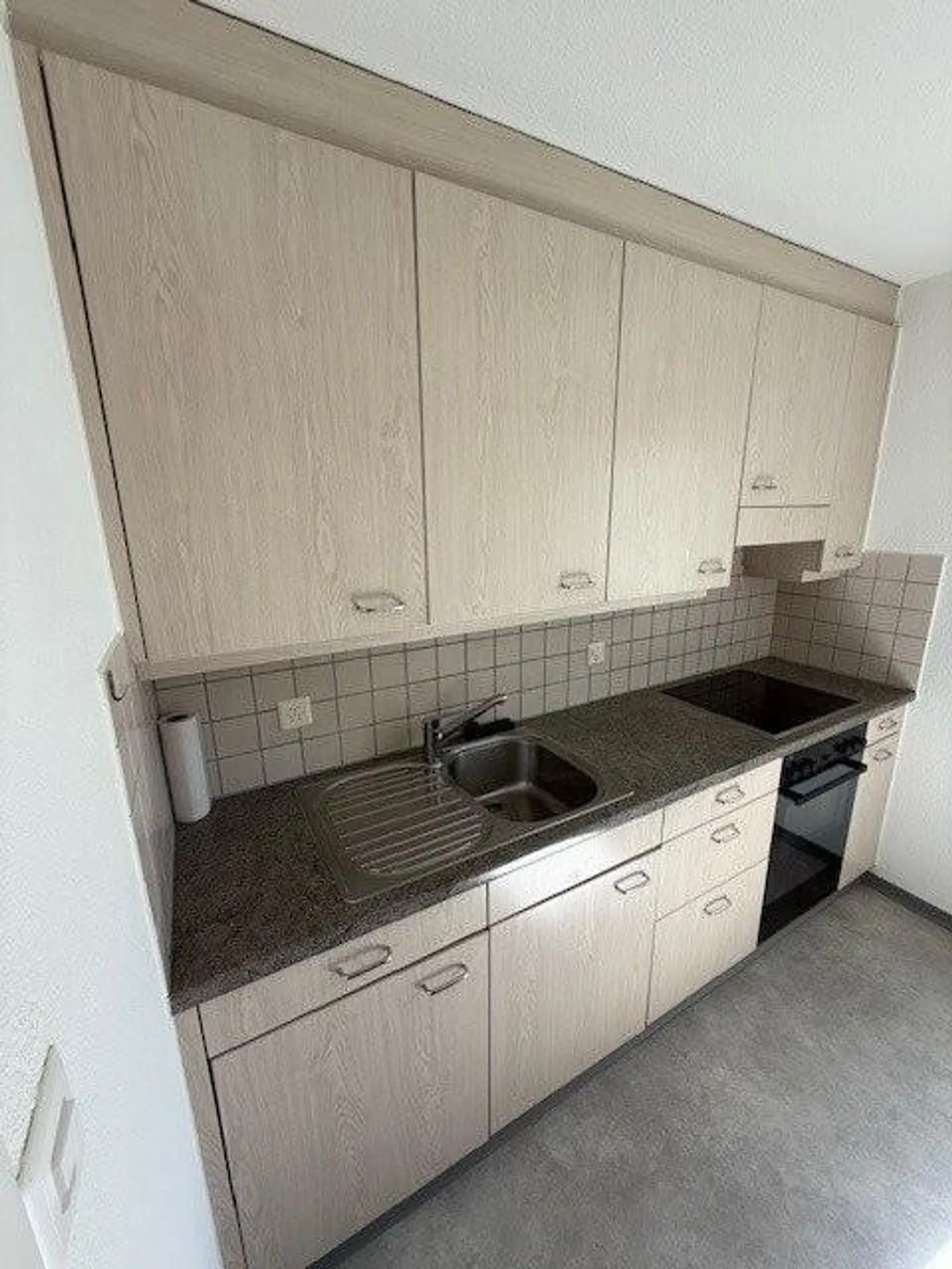 Spacious 4-room apartment in a quiet residential area - Photo 3 of 11