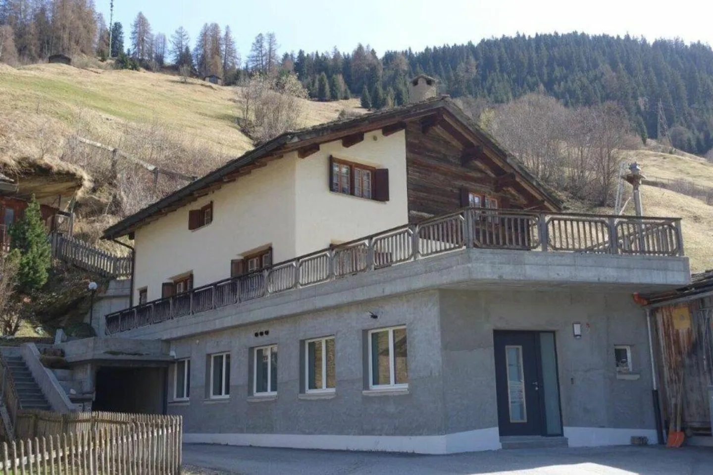 Large 6½-Room Maisonette Apartment - Photo 3 of 14