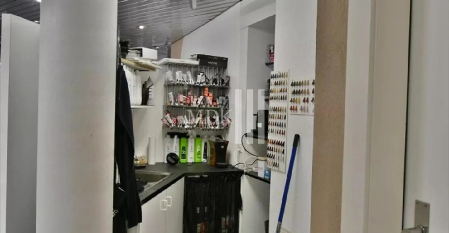 Mischgenutztes Gebäude mieten - Foto 4 von 8