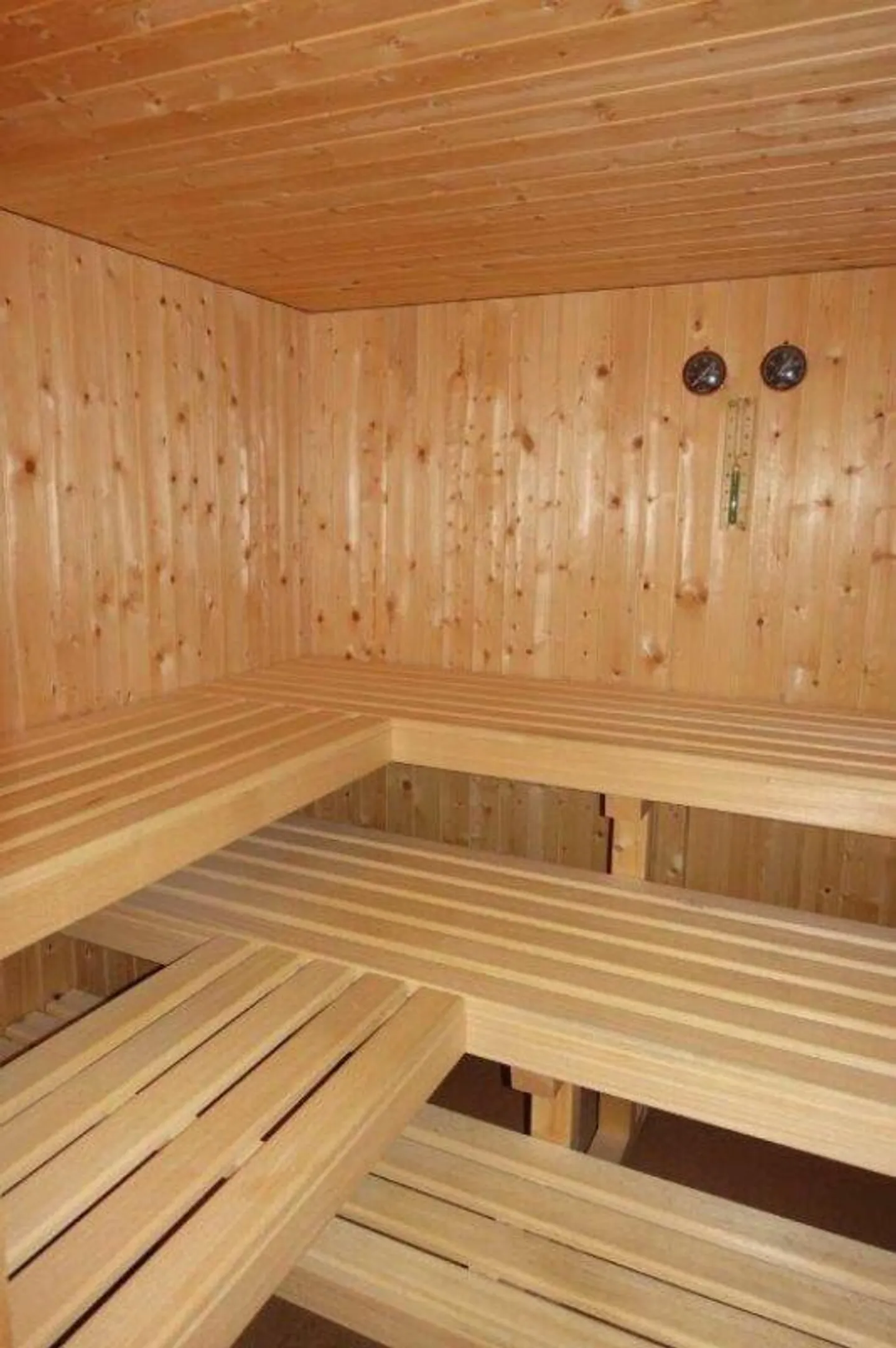 Large 6½-Room Maisonette Apartment - Photo 14 of 14