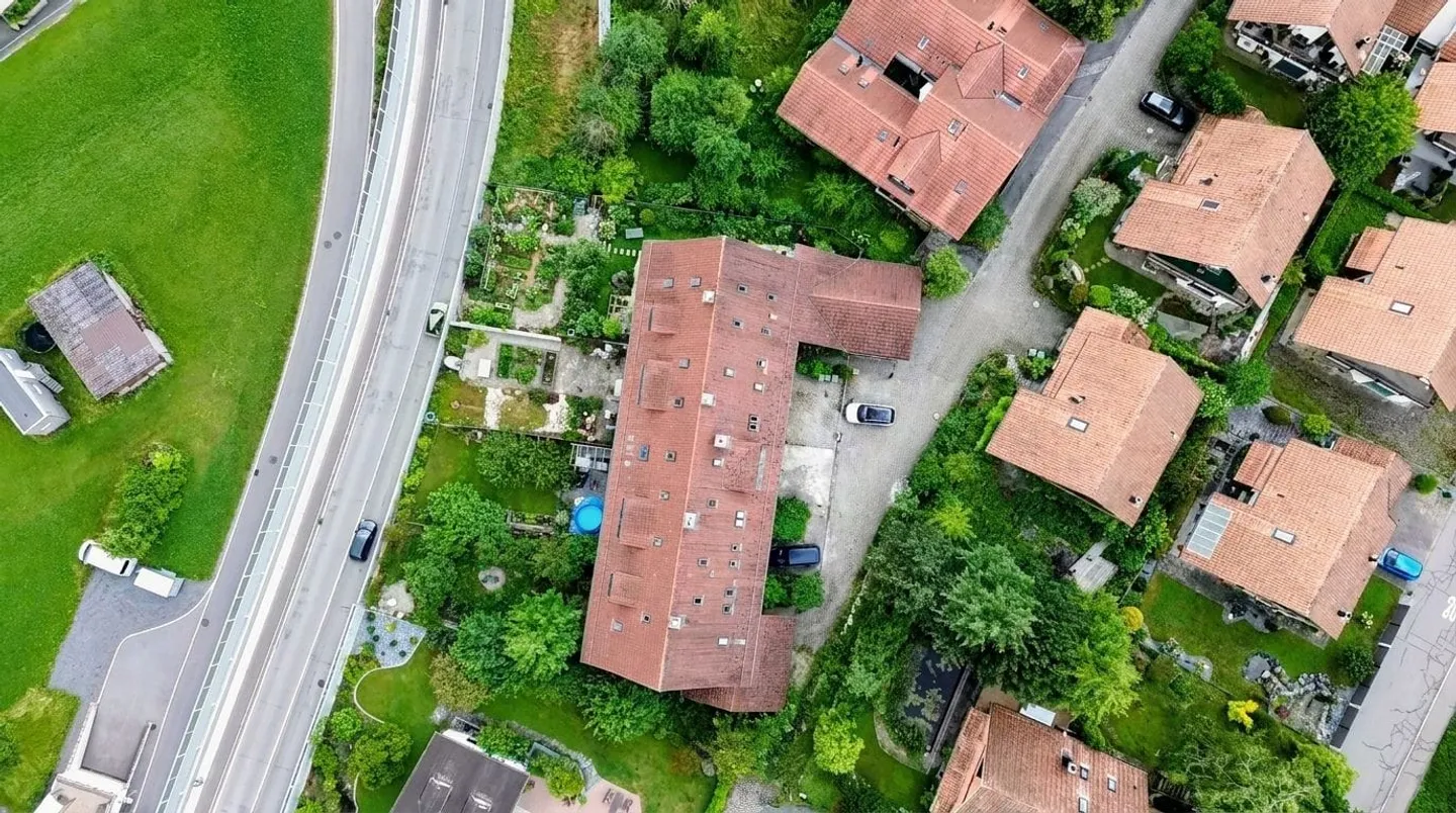 Casa familiare di 7½ stanze con molto spazio su quattro livelli - Foto 3 di 10